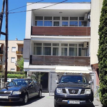 T8 Apartment Balatonfured Bagian luar foto