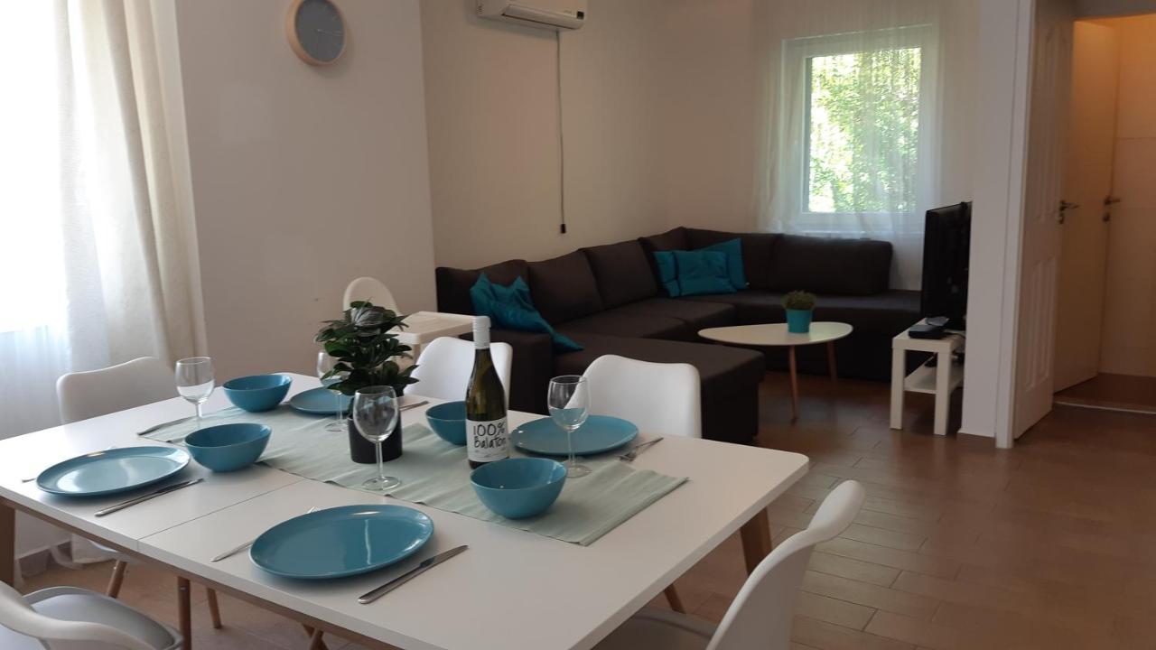 T8 Apartment Balatonfured Bagian luar foto