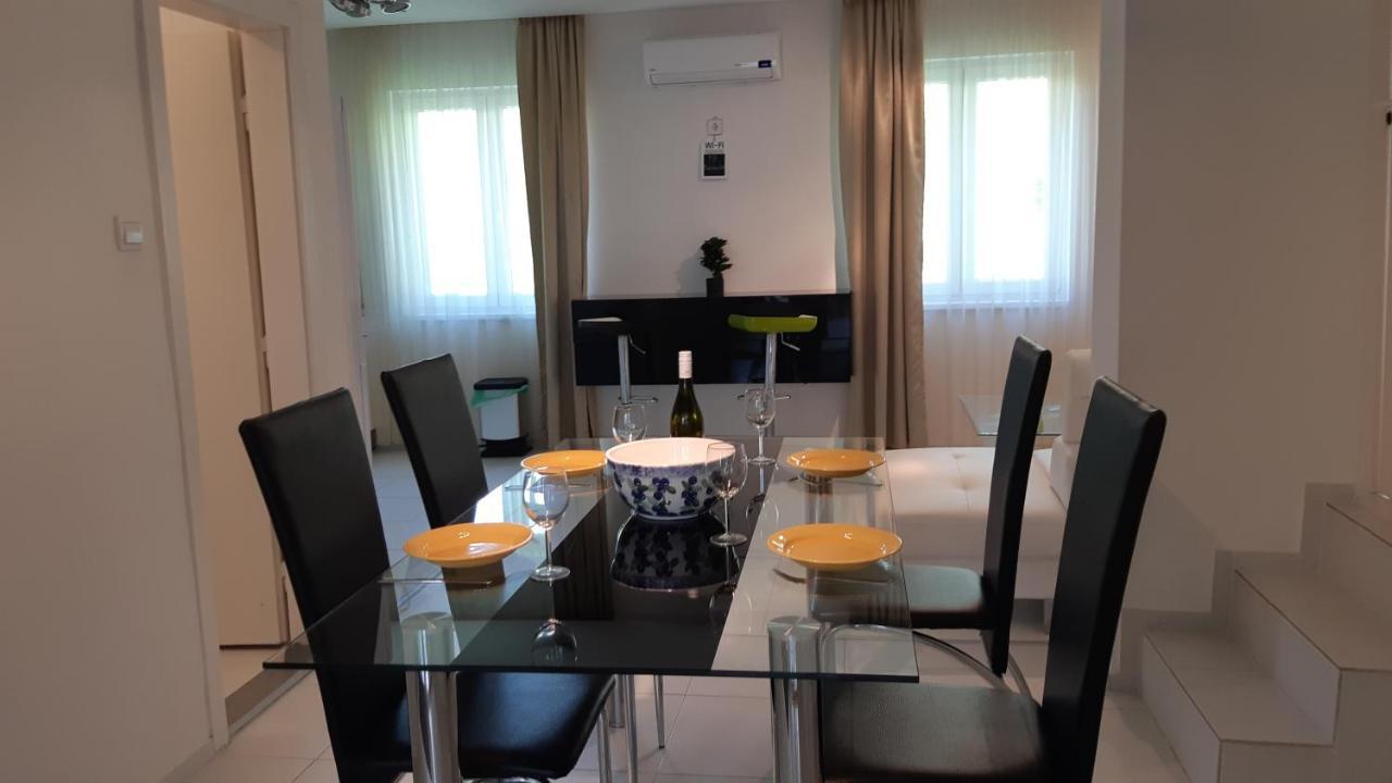 T8 Apartment Balatonfured Bagian luar foto