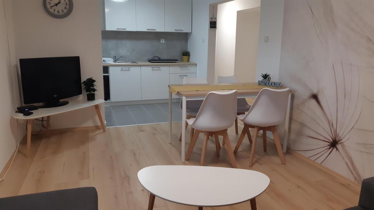 T8 Apartment Balatonfured Bagian luar foto