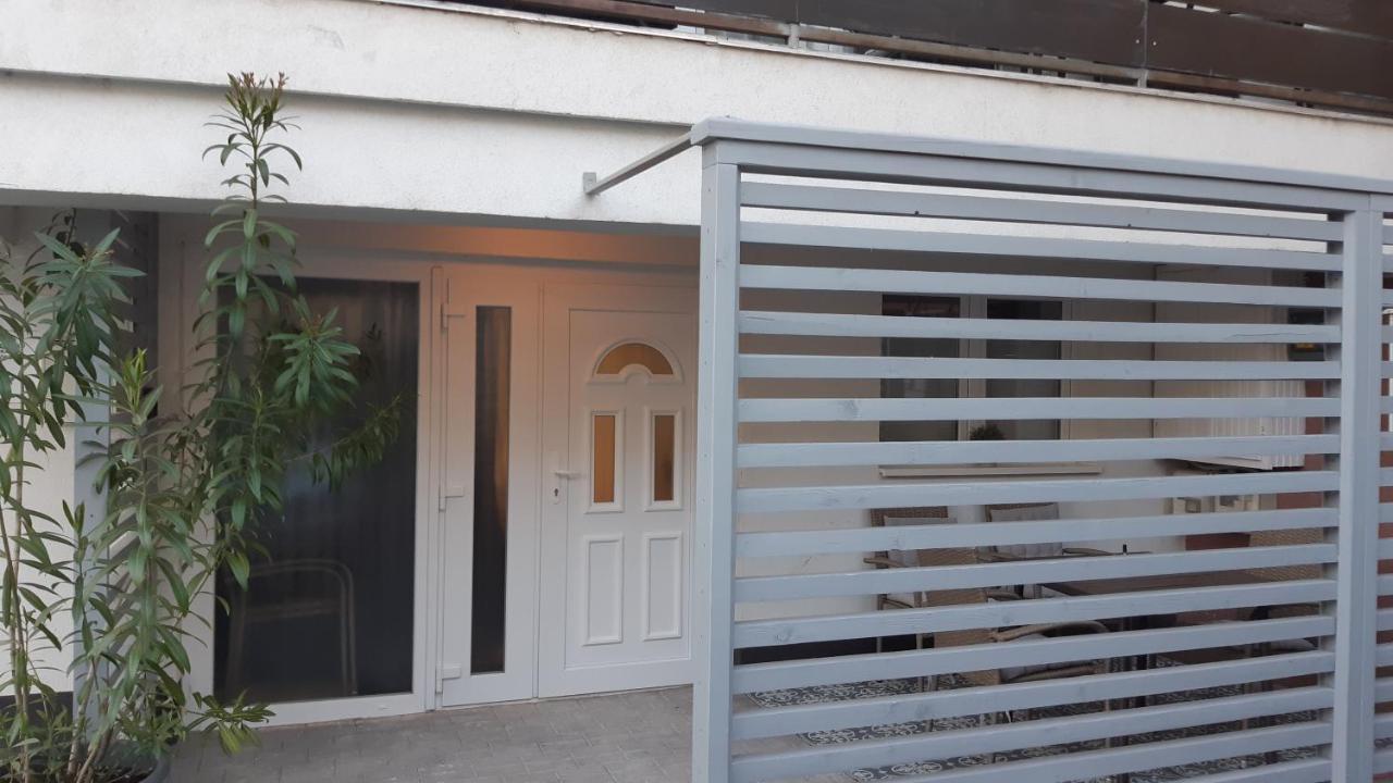 T8 Apartment Balatonfured Bagian luar foto