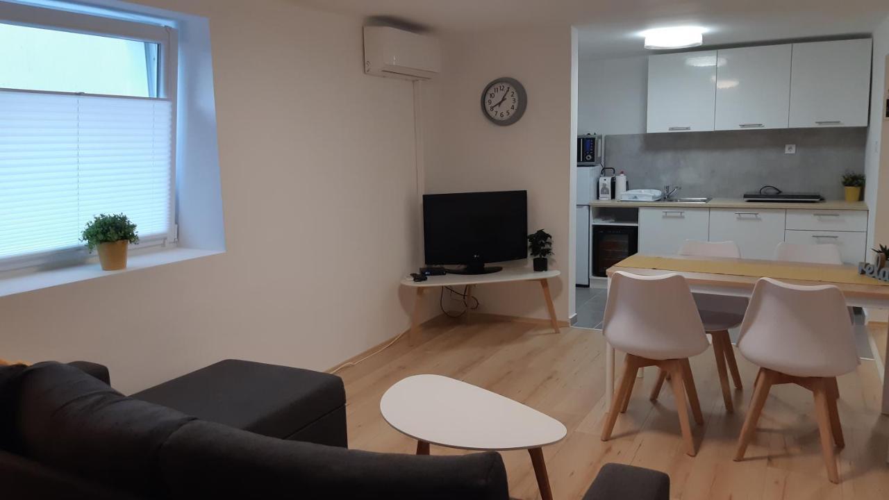 T8 Apartment Balatonfured Bagian luar foto