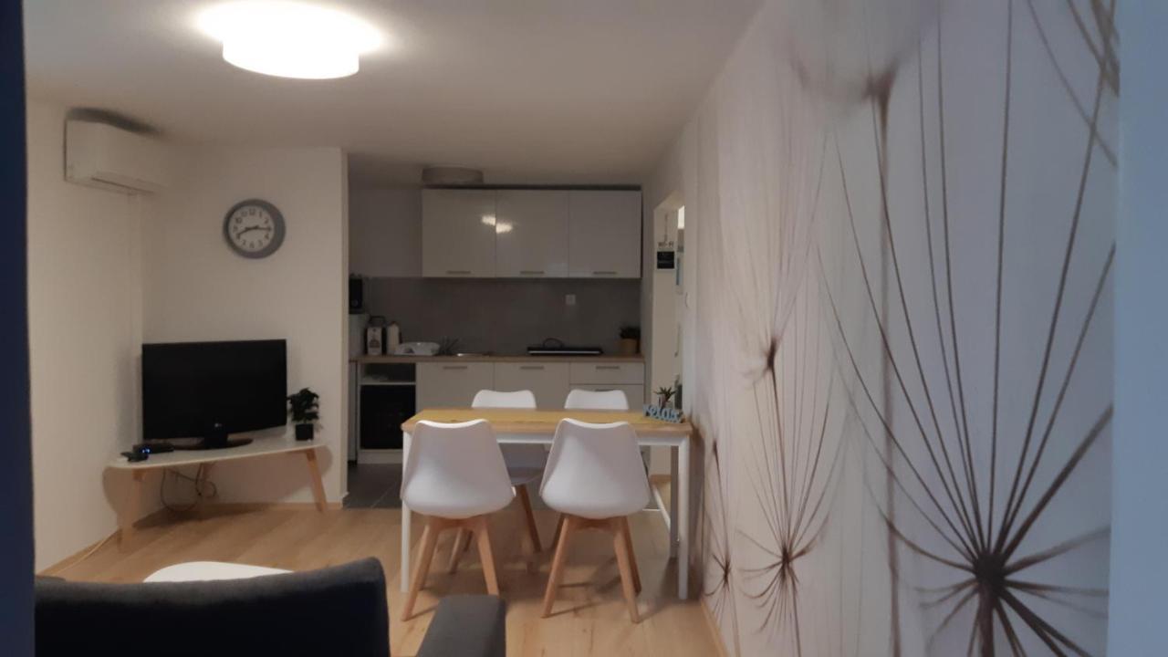T8 Apartment Balatonfured Bagian luar foto