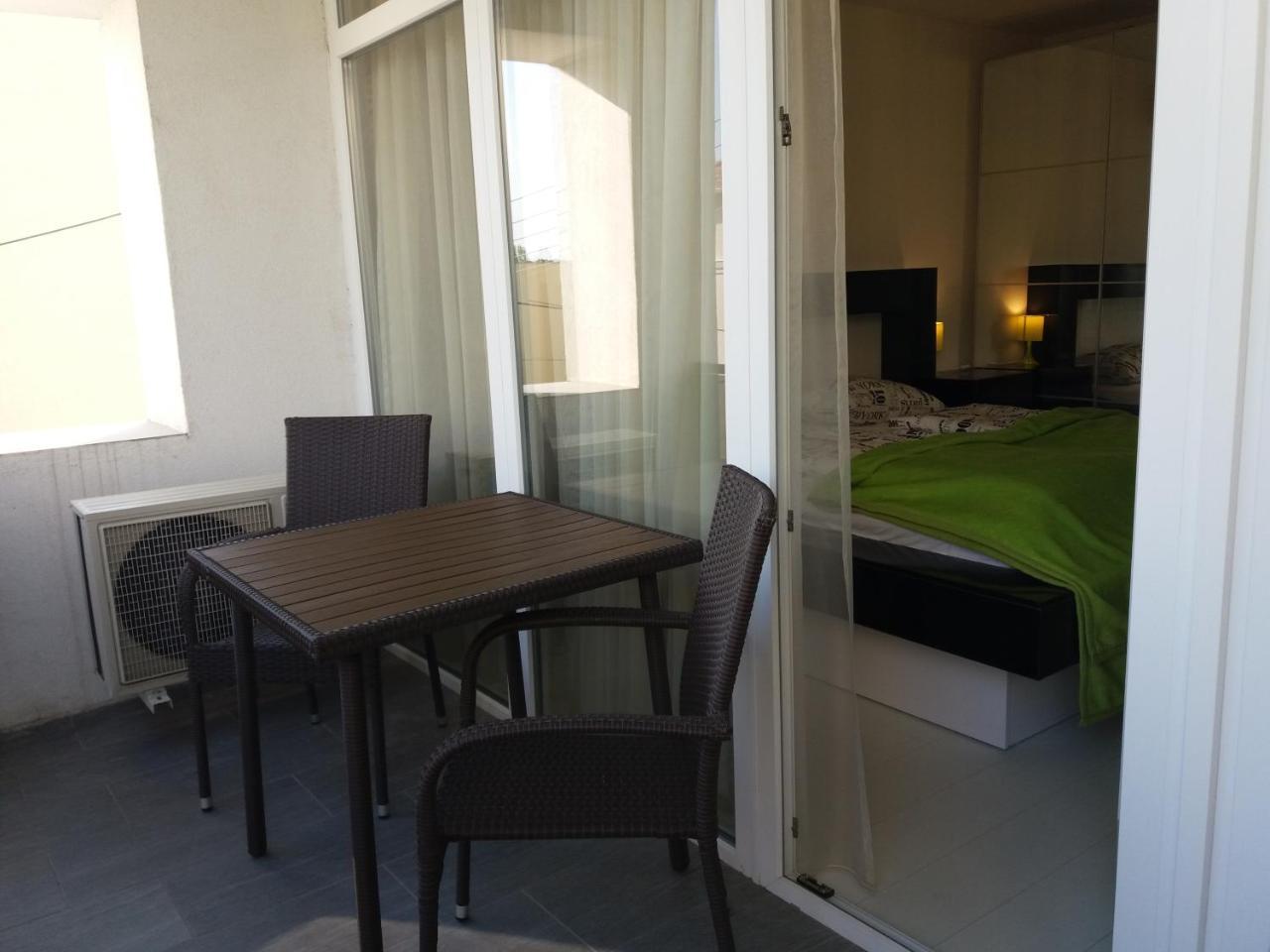 T8 Apartment Balatonfured Bagian luar foto