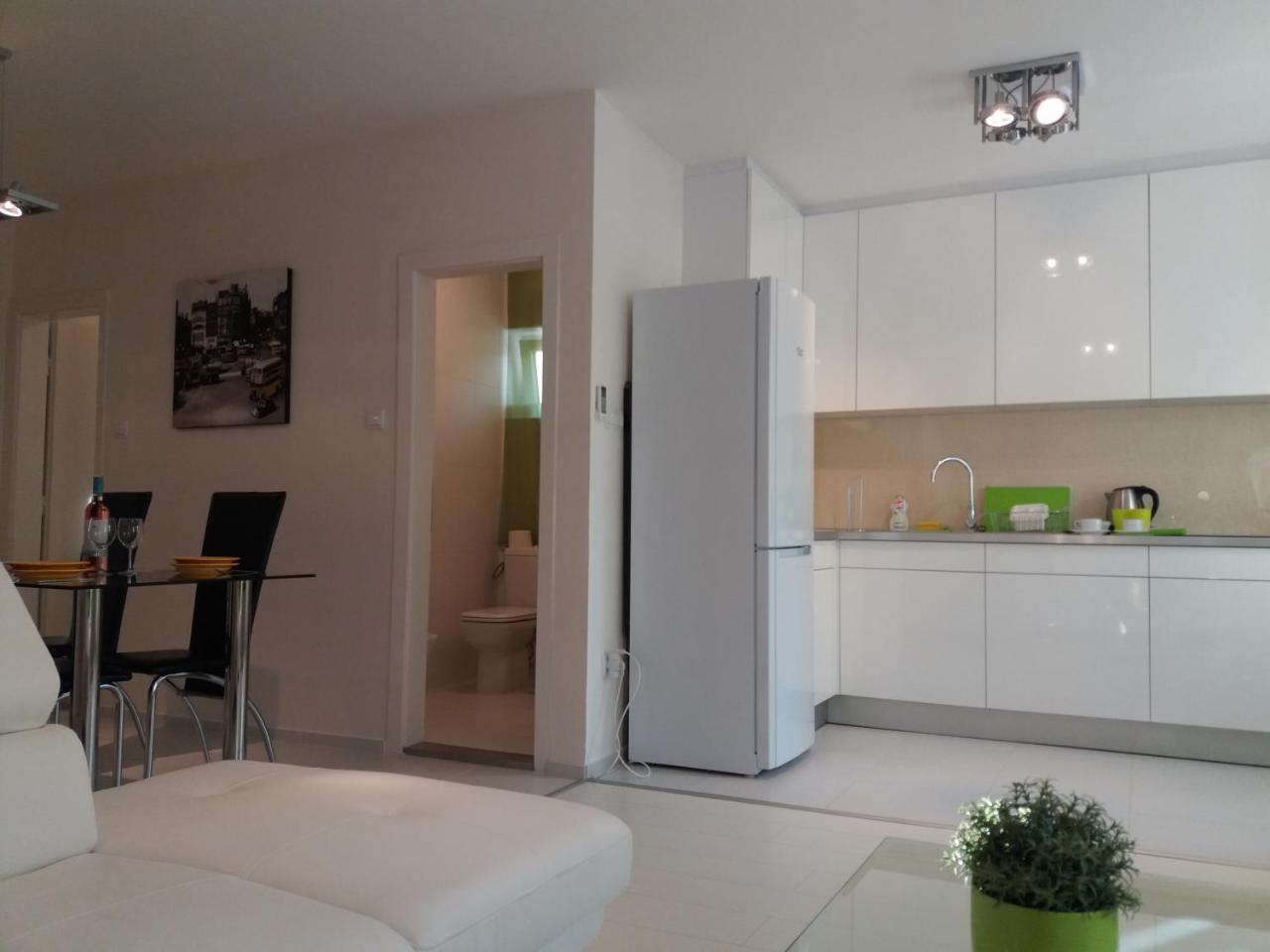 T8 Apartment Balatonfured Bagian luar foto