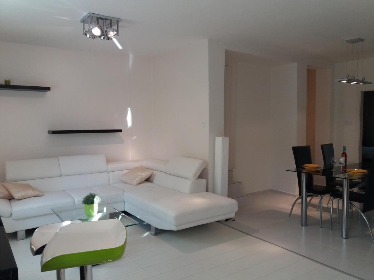 T8 Apartment Balatonfured Bagian luar foto